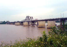 Long Bien Bridge