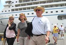 Seafaring tourists to Vietnam